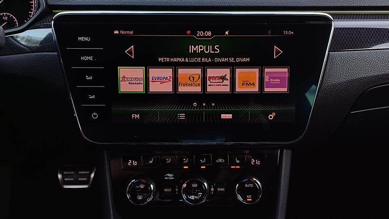 Škoda Superb 140kW TDI 4x4 SPORTLINE - fotka 35 z 47