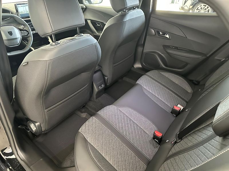 Peugeot 2008 (2026) ALLURE Hybrid 145 e-DCS6 - fotka 8 z 21