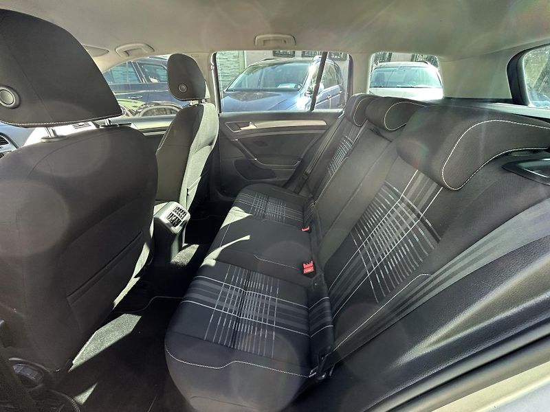 Volkswagen Golf (2016) 1.6 TDi 81 KW servisní kniha - fotka 14 z 41