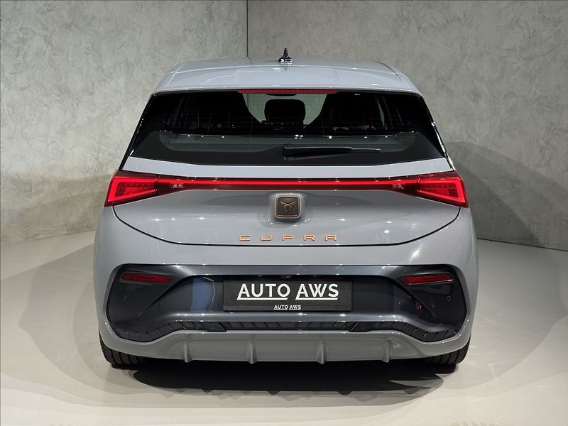 Cupra Born 150kW LED Tepelko Kamera - fotka 9 z 48