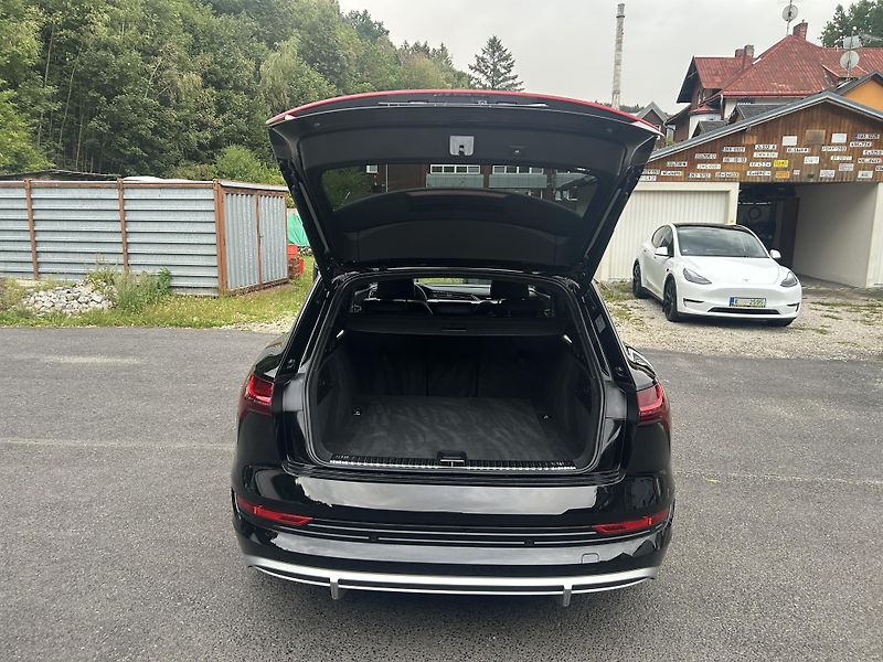 Audi e-tron 55 QUATTRO 300kw S LINE SOH96% - fotka 14 z 47
