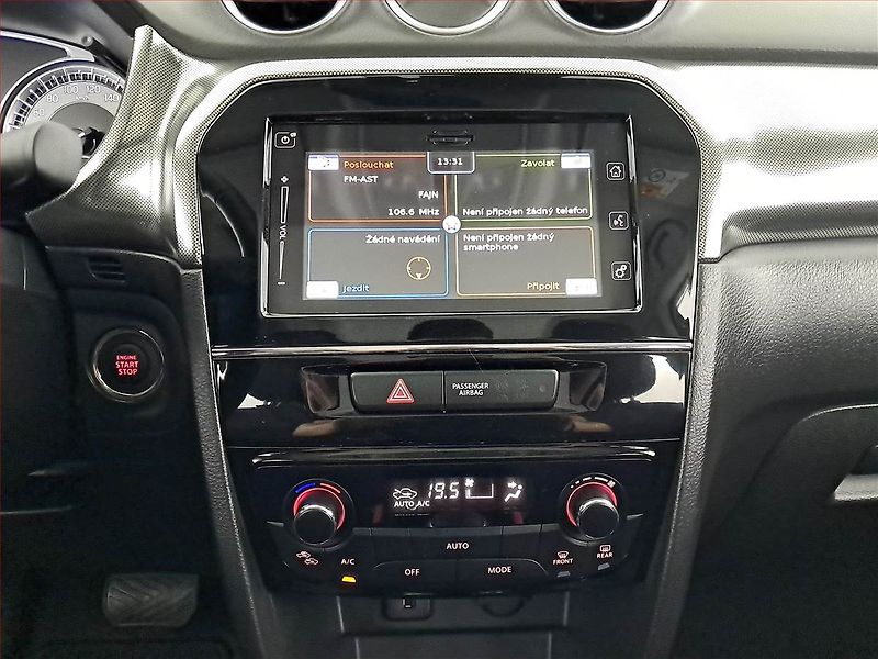 Suzuki Vitara (2024) Elegance 1.5 Hybrid - fotka 12 z 22