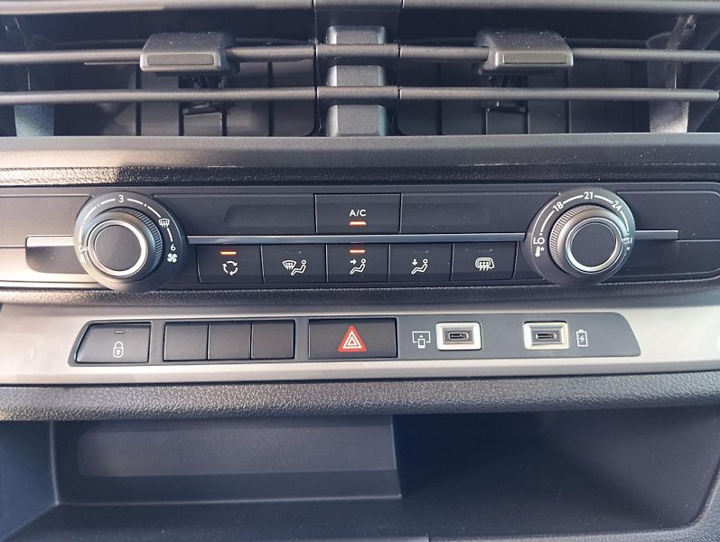 Peugeot Expert (2026)  Polocombi L3 2.2 HDi 150 MAN6 - fotka 13 z 17