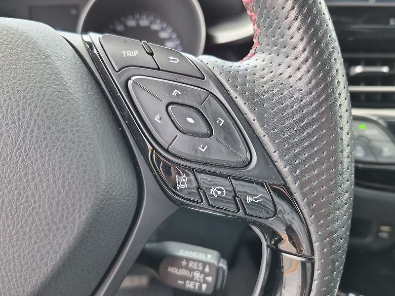 Toyota C-HR GR-Sport 2.0 Hybrid E-CVT - fotka 16 z 21