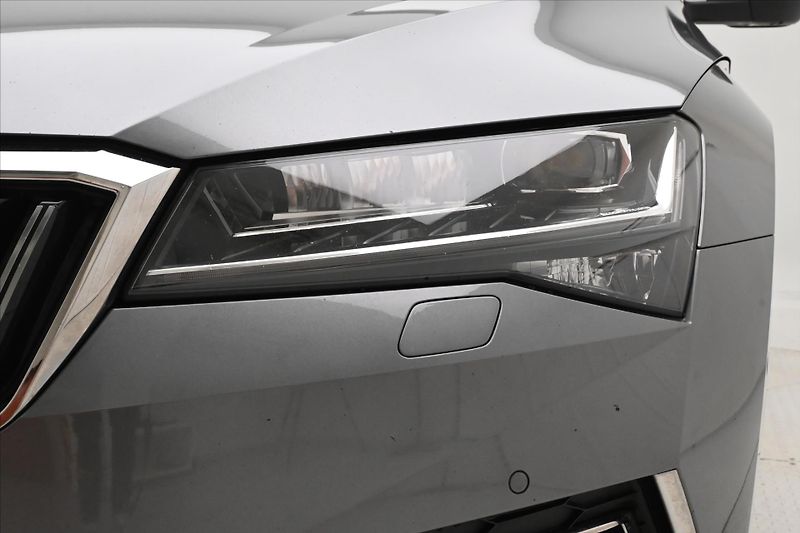 Škoda Superb 2,0 TDI 147 kW DSG L&K 4x4 Zár - fotka 30 z 32