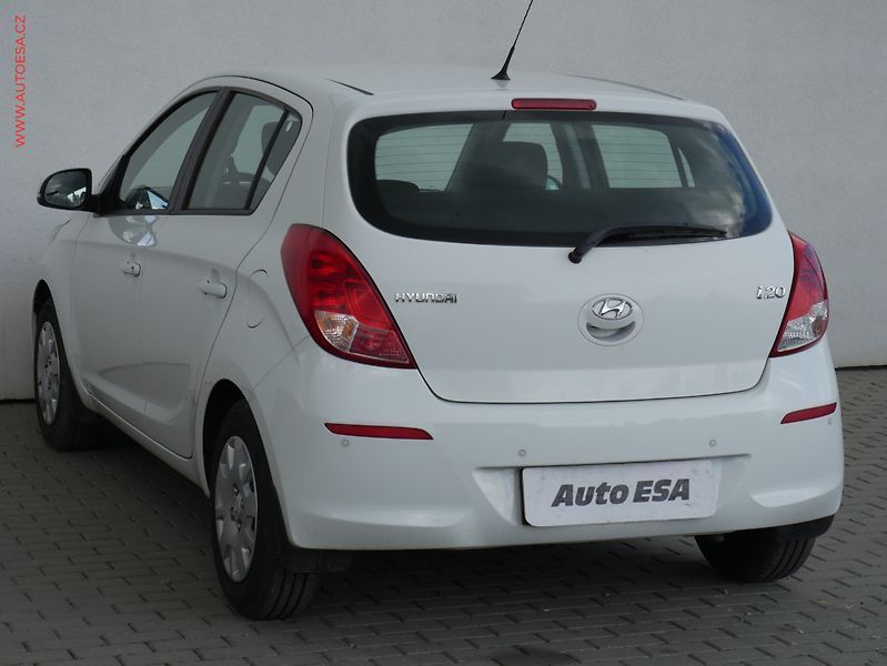 Hyundai i20 (2013) 1.2i, 1.maj,ČR, servis.kniha - fotka 6 z 15