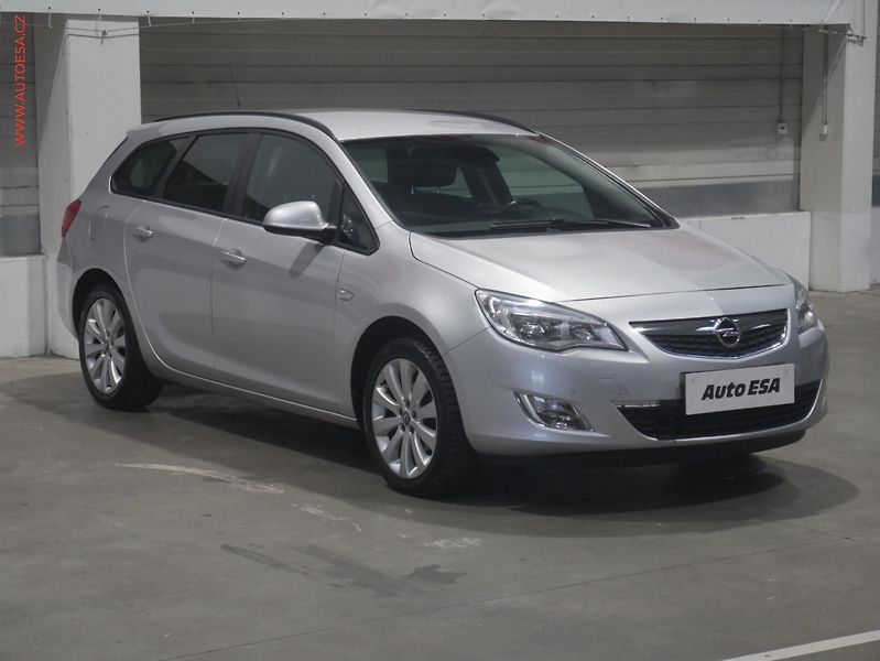 Opel Astra (2011) 1.4T, AC, tempo - fotografie inzerátu