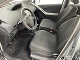 Toyota Yaris 1.0 i ČR 1.MAJ. AC  REZERVACE - náhled 18