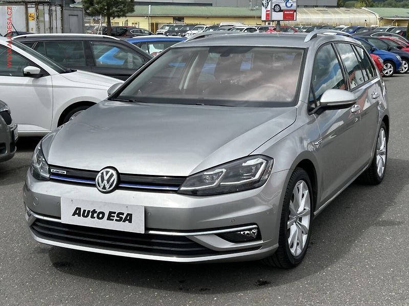 Volkswagen Golf (2018) 1.5TSI, ČR, Comfortline, LED - fotka 3 z 18