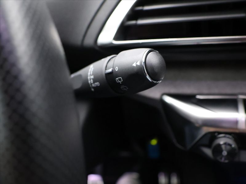 Peugeot 5008 1,2 PureTech 96kW GT 7-Míst - fotka 20 z 31