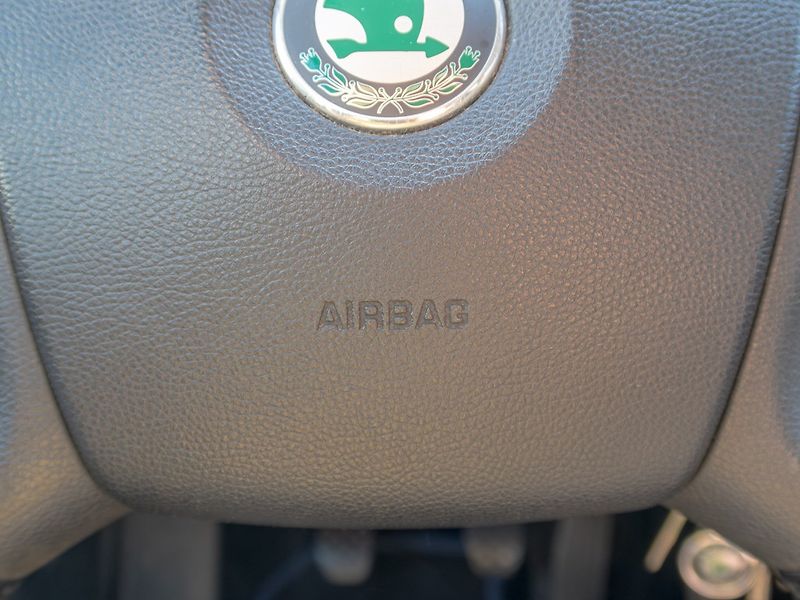 Škoda Octavia (2008) ČR 2.0TDI 103KW man – DIGI - fotka 23 z 37