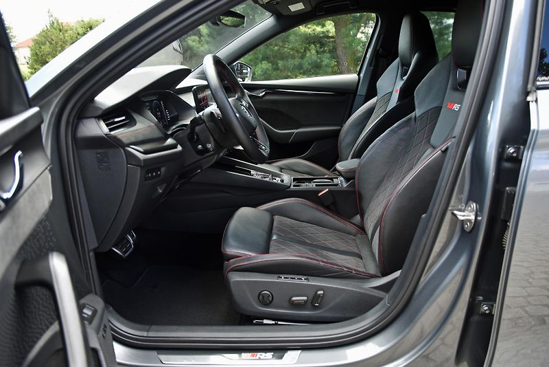 Škoda Octavia RS 2.0 TDI 147 kW DSG 4X4, ČR - fotka 10 z 50