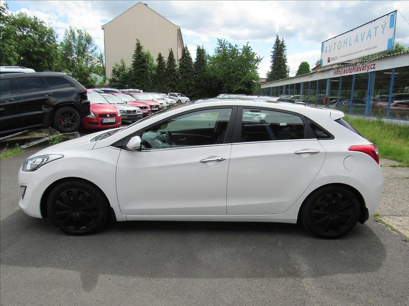 Hyundai i30 1,6 GDI 99kW Automat - fotka 7 z 32