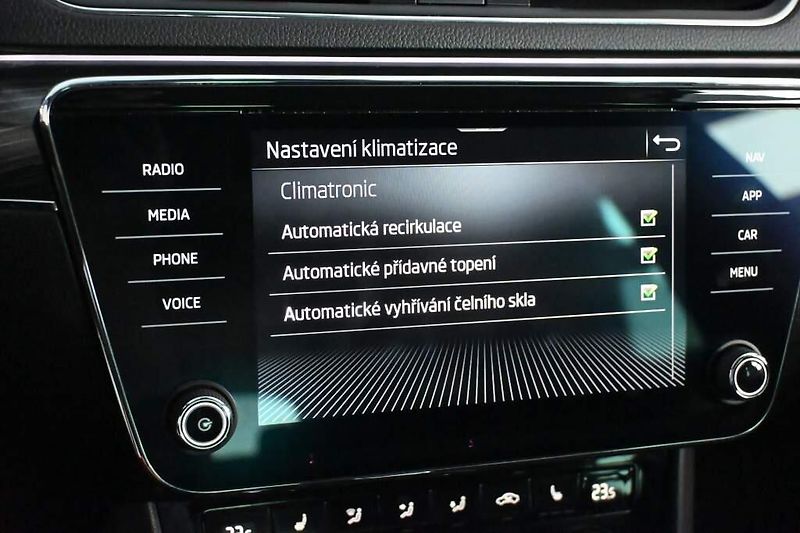 Škoda Superb (2023) 2.0 DSG STYLE Matrix LED VIRTU - fotka 19 z 38