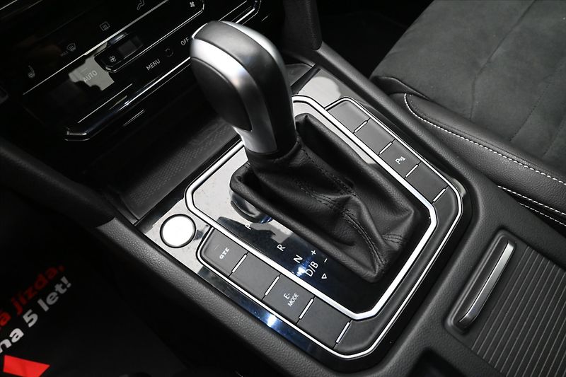 Volkswagen Passat 1,4 TSI GTE 160 kW DSG Highlin - fotka 23 z 32