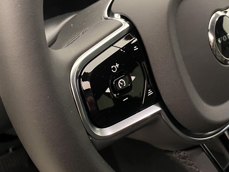 Volvo XC60 T8 AWD RECHARGE BLACK EDITION - fotka 20 z 63