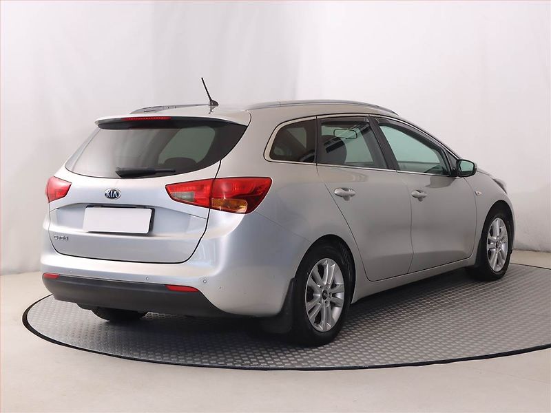 Kia Ceed (2015) Silver 1.6 GDI, Tempomat - fotka 5 z 18