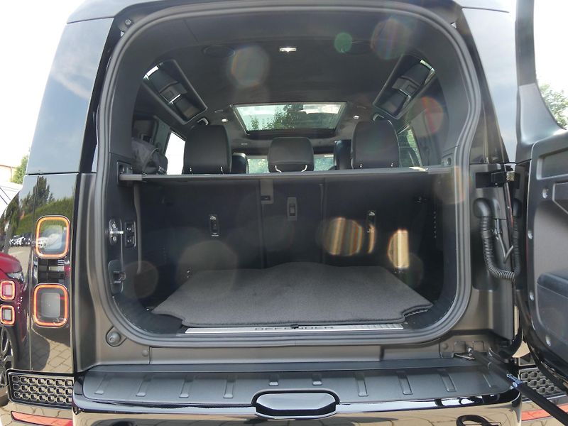 Land Rover Defender 110 4,4 OCTA P635 - fotka 37 z 44