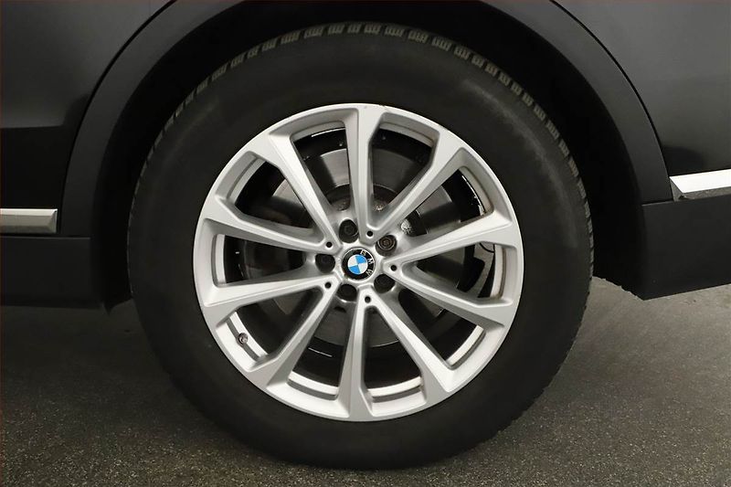 BMW X7 (2019) xDrive30d - fotka 12 z 29
