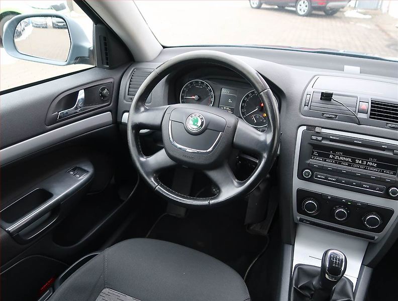 Škoda Octavia (2012) 2.0 TDI, Tempomat - fotka 7 z 15