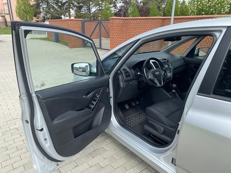 Hyundai ix20 1.6 CRDi, PREMIUM, PANORAMA!! - fotka 17 z 44