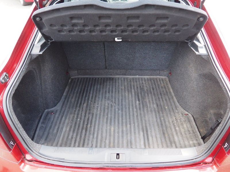 Škoda Octavia (2010) 1.9 TDI, 77 kW, Ambiente - fotka 13 z 34