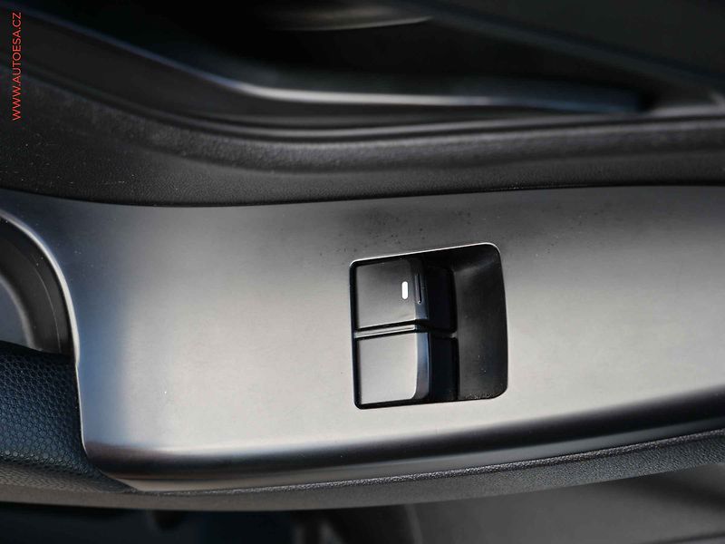 Hyundai ix20 (2011) 1.4 i - fotka 11 z 12