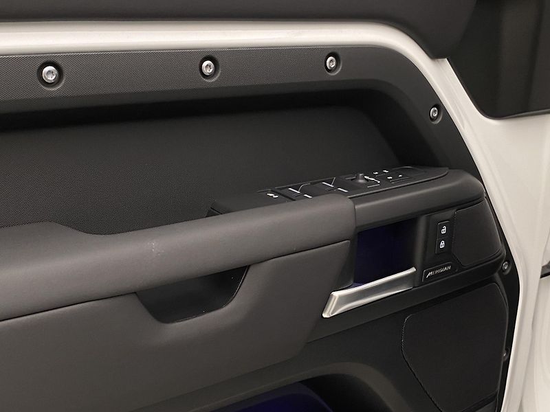 Land Rover Defender (2026) 130 D250 X-Dynamic SE - fotka 26 z 64
