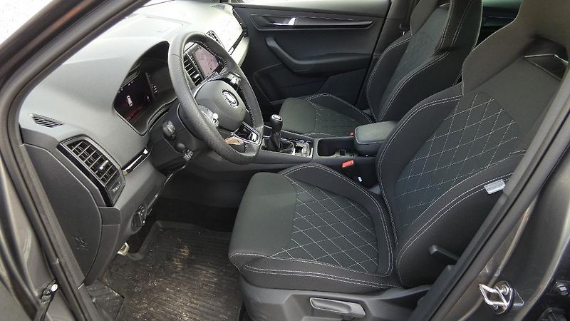 Škoda Karoq 1,5 TSI Sportline - fotka 19 z 23
