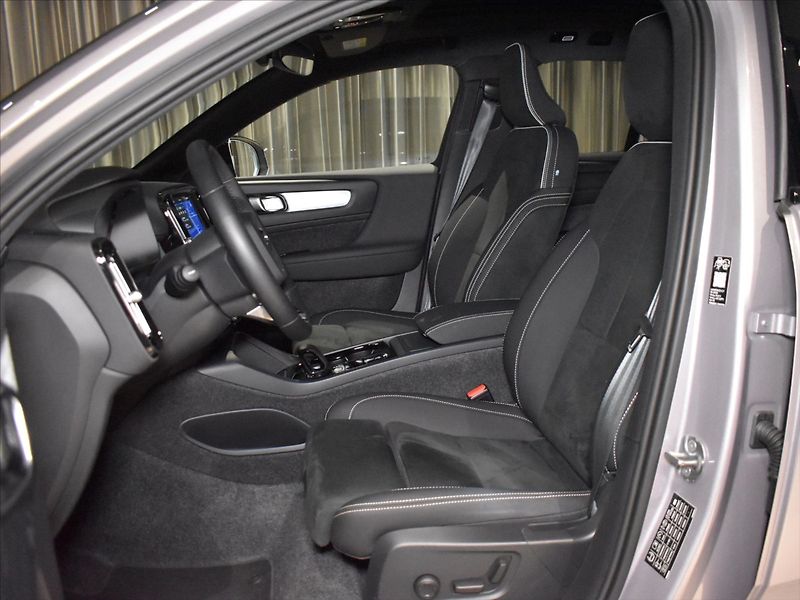 Volvo XC40 2,0 B4 Ultra Panorama,BLIS - fotka 8 z 24