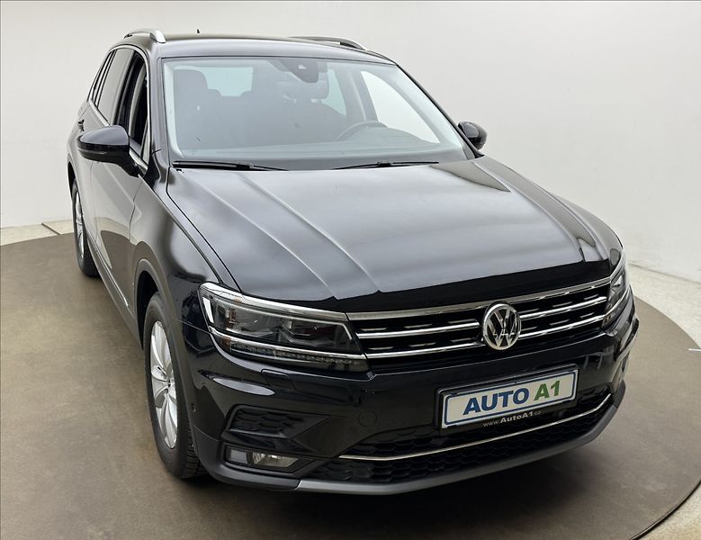 Volkswagen Tiguan 1,5 TSi DSG HUD KAMERA TAŽNÉ - fotka 3 z 50