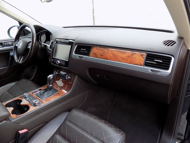 Volkswagen Touareg (2010) 3.0TDI/4x4/Chl.sedačky/LED/ - fotka 17 z 43