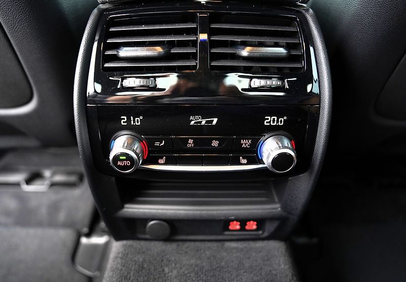 BMW Řada 5 M550i xDrive/Lasery,HUD/530PS - fotka 33 z 44