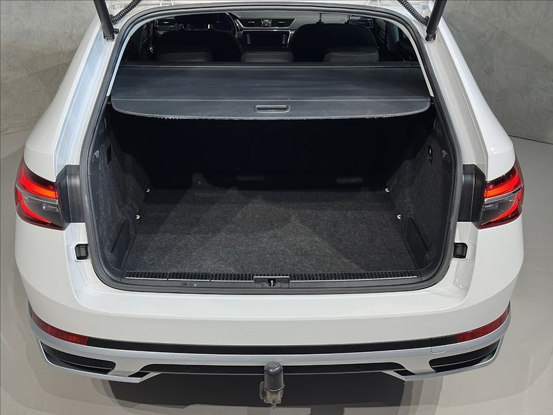 Škoda Superb 2,0 TDi  DSG 4x4 Scout Virtual - fotka 14 z 50