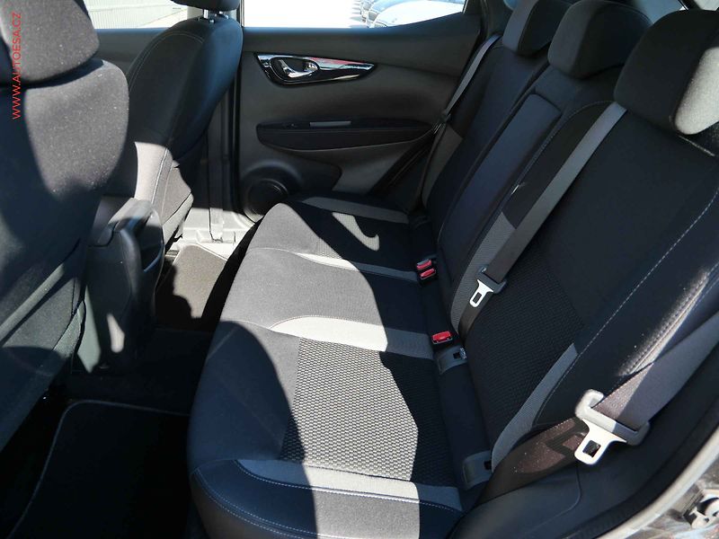 Nissan Qashqai (2021) 1.3 DiG-T, 2.maj,ČR, Acenta - fotka 10 z 24