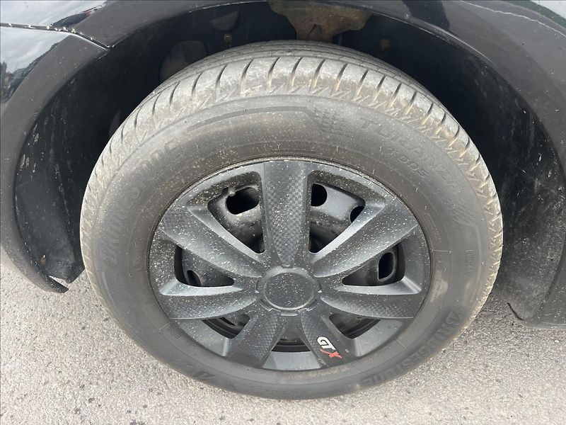Volkswagen New Beetle 1,6 i STK 4/2028 EKO ZAPLACENO - fotka 28 z 28