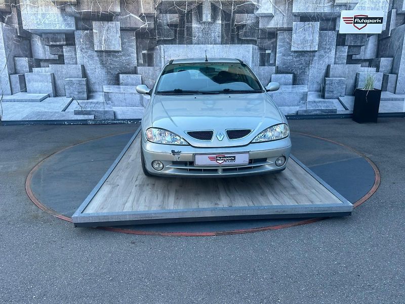 Renault Mégane (2001) 1.6i 16V - 79KW - fotka 3 z 20