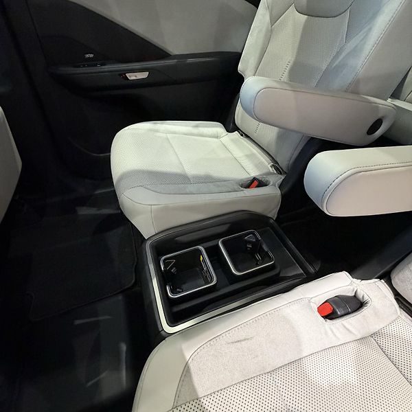 Lexus TX 550h+ (2025) 3.5 V6 Plug-in Hybrid - fotka 23 z 41