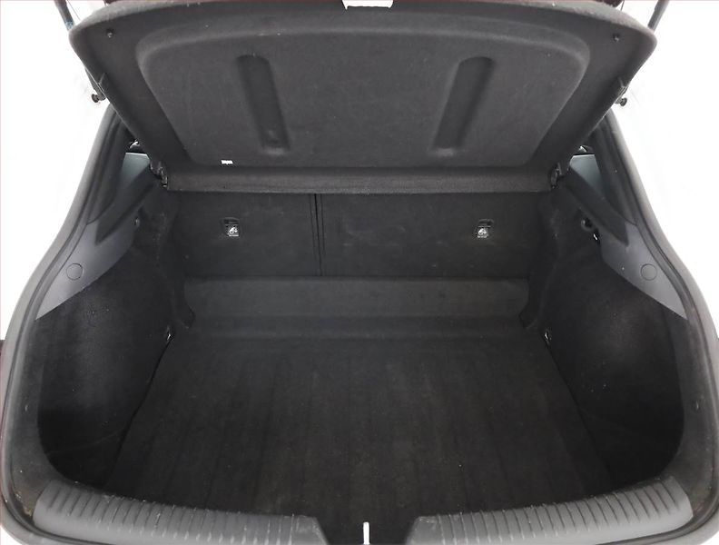 Hyundai i30 (2018) 1.4 T-GDI, ČR,1.maj - fotka 17 z 18