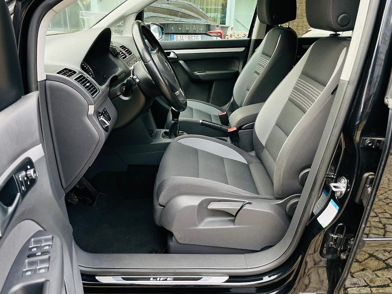 Volkswagen Touran 1.4TSI VÝHŘEV SERVISKA TAŽNÉ - fotka 30 z 46