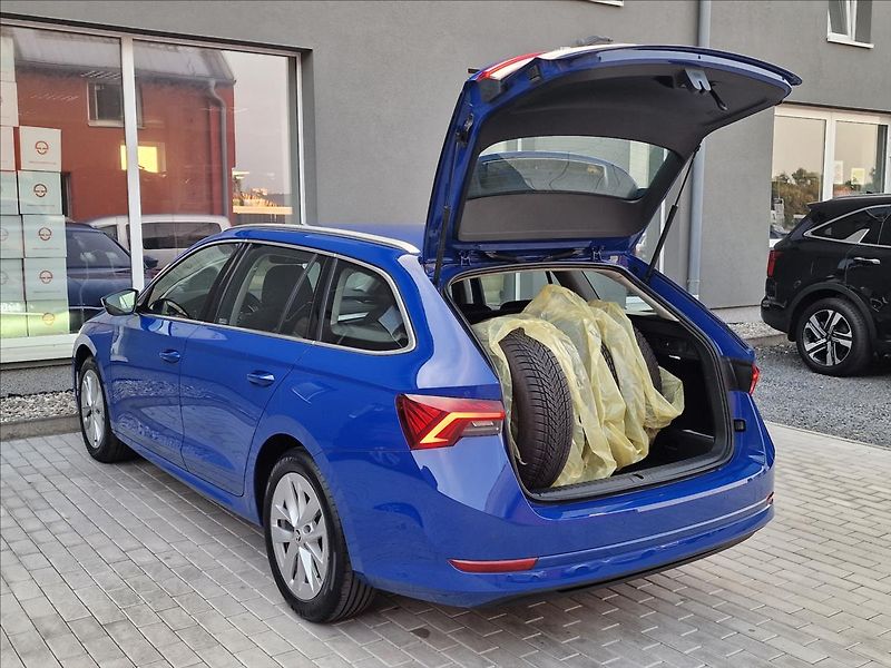 Škoda Octavia 2.0TDI Style Combi,ČR,1.Maj. - fotka 41 z 50