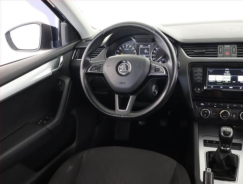 Škoda Octavia (2015) 1.6 TDI, Tempomat - fotka 7 z 19