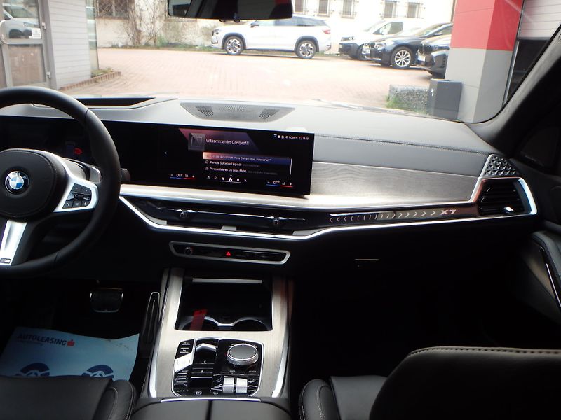 BMW X7 (2025) xDrive40d, INDIVIDUAL,xOffroad - fotka 11 z 30