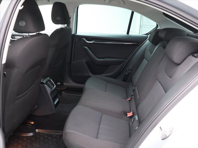 Škoda Octavia 1,6 TDI 85kW DSG CZ Style DPH - fotka 14 z 37
