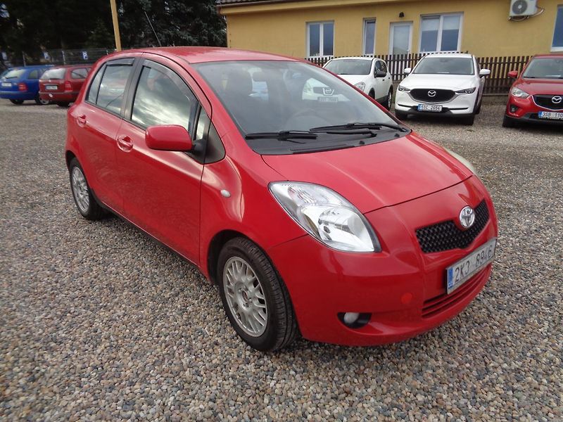 Toyota Yaris 1,3 Automat - fotka 1 z 12