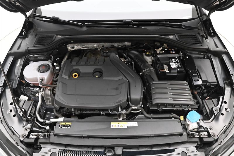 Volkswagen Golf 1,5 TSI 96 kW Life Business Zá - fotka 9 z 31