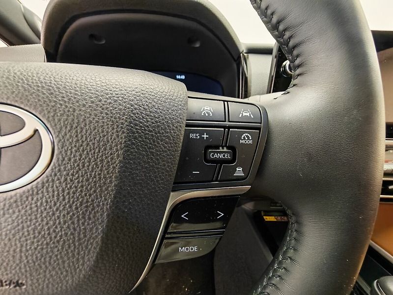 Toyota Camry 2.5 Hybrid Executive - fotka 26 z 39
