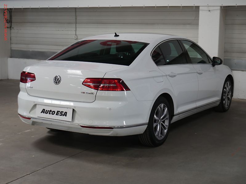 Volkswagen Passat (2015) 1.4TSI, AT, navi, LED - fotka 6 z 28