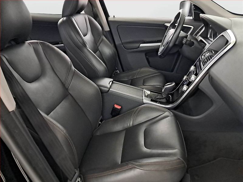 Volvo XC60 (2017) D4, 4X4, Automat, Serv.kniha - fotka 9 z 19