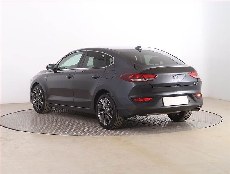 Hyundai i30 (2023) Family 1.5 T-GDI MHEV, Automat - fotka 4 z 19